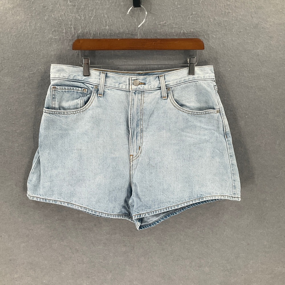Levis High Waisted Mom Shorts Size 33 Light Wash Denim Jean